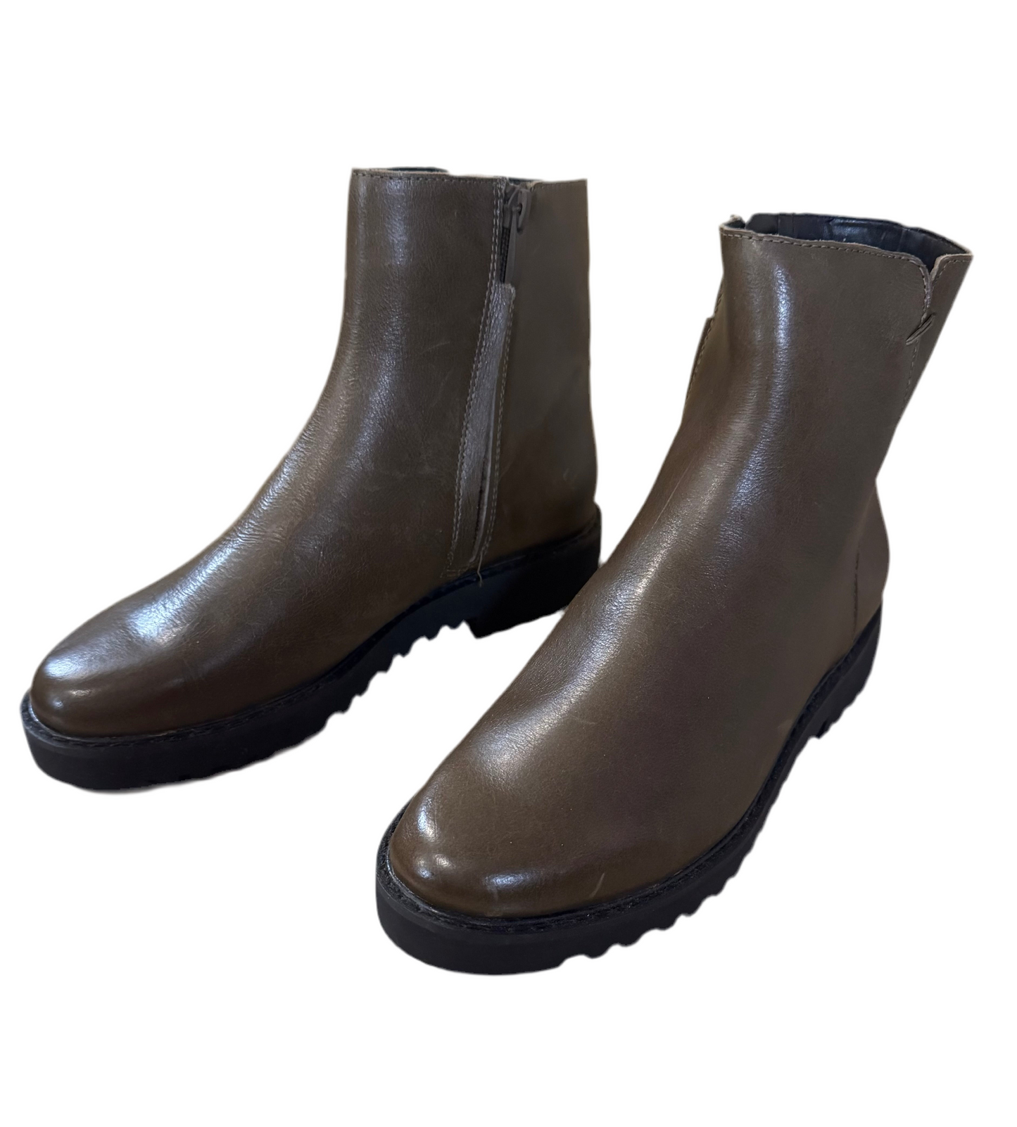 Vince Camuto Cassie Leather Chelsea Ankle Boot  Size 6